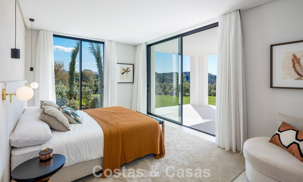 Gesofisticeerde, nieuwe luxevilla met panoramisch zeezicht te koop in een gated community van La Quinta, Marbella - Benahavis 800525