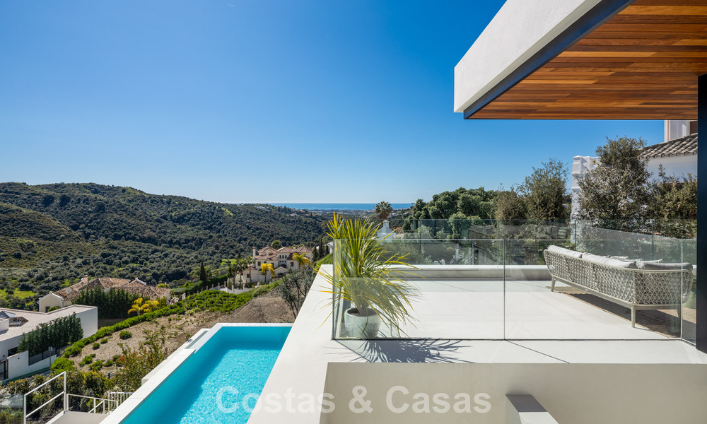 Gesofisticeerde, nieuwe luxevilla met panoramisch zeezicht te koop in een gated community van La Quinta, Marbella - Benahavis 800528