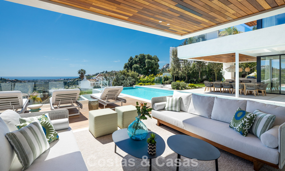 Gesofisticeerde, nieuwe luxevilla met panoramisch zeezicht te koop in een gated community van La Quinta, Marbella - Benahavis 800538