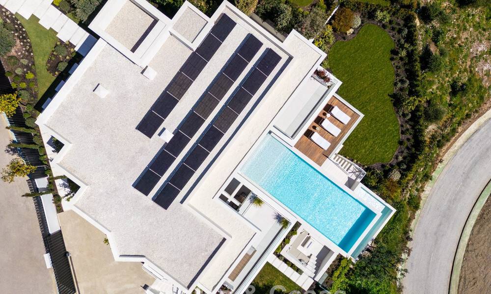 Gesofisticeerde, nieuwe luxevilla met panoramisch zeezicht te koop in een gated community van La Quinta, Marbella - Benahavis 800548