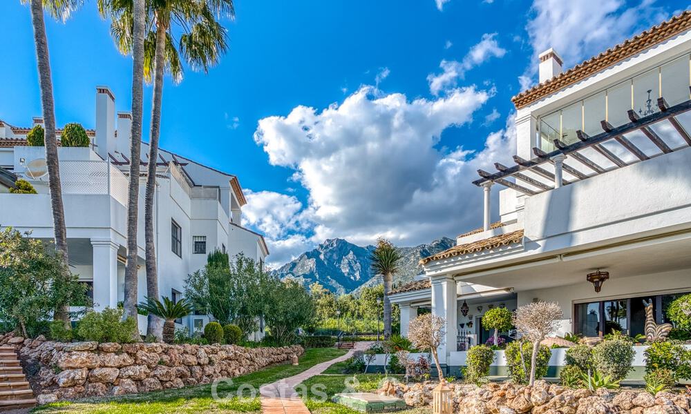 Luxe penthouse met zeezicht te koop in een gesloten gemeenschap aan Marbella's begeerde Golden Mile 778588