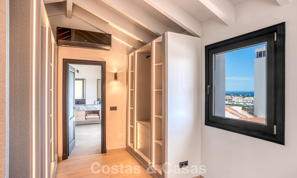 Luxe penthouse met zeezicht te koop in een gesloten gemeenschap aan Marbella's begeerde Golden Mile 778591