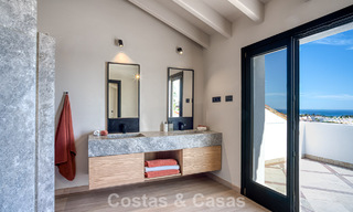 Luxe penthouse met zeezicht te koop in een gesloten gemeenschap aan Marbella's begeerde Golden Mile 778592 