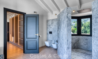 Luxe penthouse met zeezicht te koop in een gesloten gemeenschap aan Marbella's begeerde Golden Mile 778595 