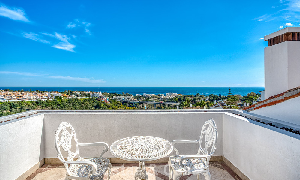 Luxe penthouse met zeezicht te koop in een gesloten gemeenschap aan Marbella's begeerde Golden Mile 778598