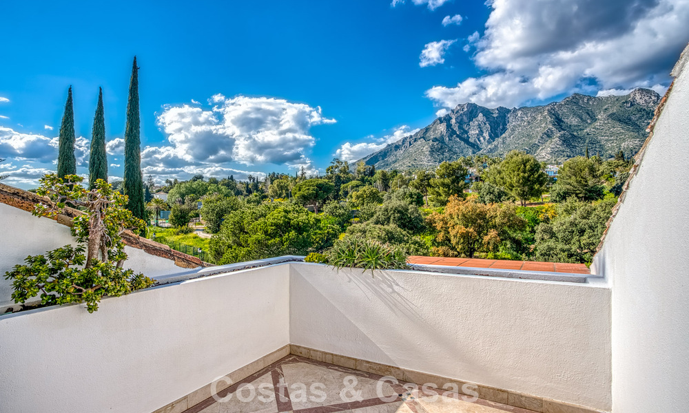 Luxe penthouse met zeezicht te koop in een gesloten gemeenschap aan Marbella's begeerde Golden Mile 778599