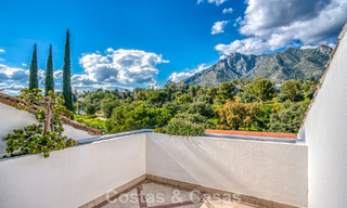 Luxe penthouse met zeezicht te koop in een gesloten gemeenschap aan Marbella's begeerde Golden Mile 778599 