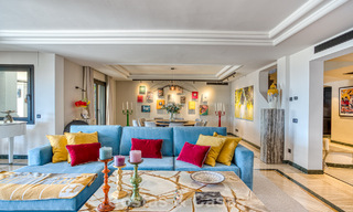 Luxe penthouse met zeezicht te koop in een gesloten gemeenschap aan Marbella's begeerde Golden Mile 778602 