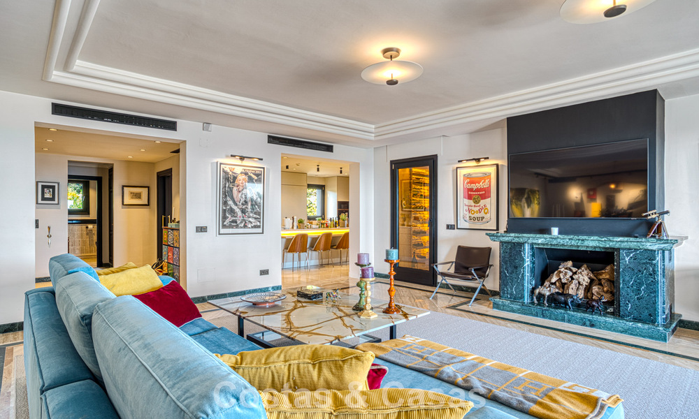 Luxe penthouse met zeezicht te koop in een gesloten gemeenschap aan Marbella's begeerde Golden Mile 778604