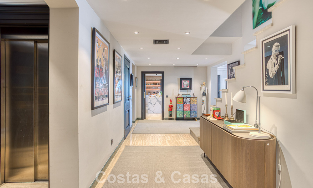 Luxe penthouse met zeezicht te koop in een gesloten gemeenschap aan Marbella's begeerde Golden Mile 778609