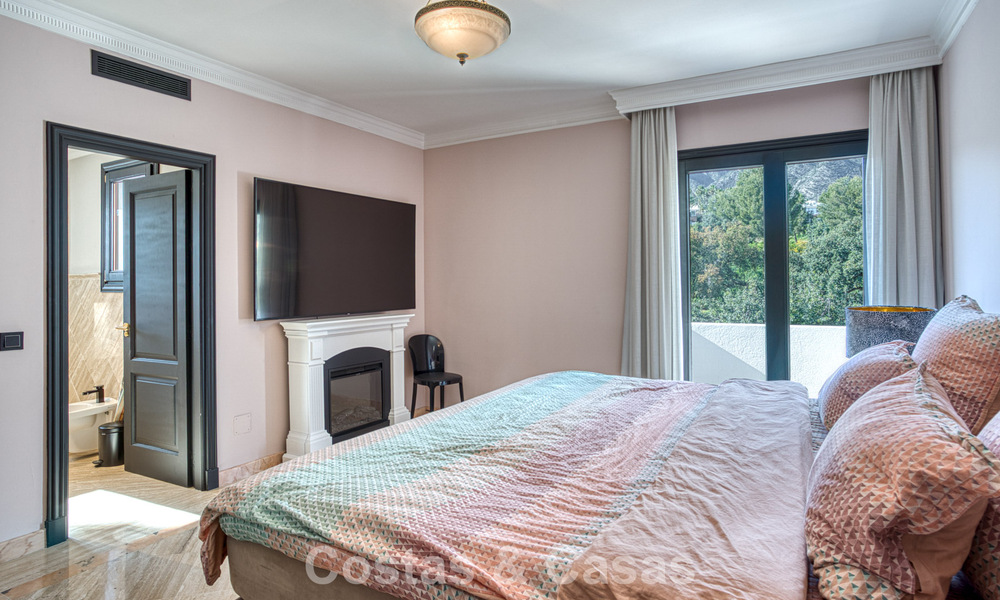 Luxe penthouse met zeezicht te koop in een gesloten gemeenschap aan Marbella's begeerde Golden Mile 778610