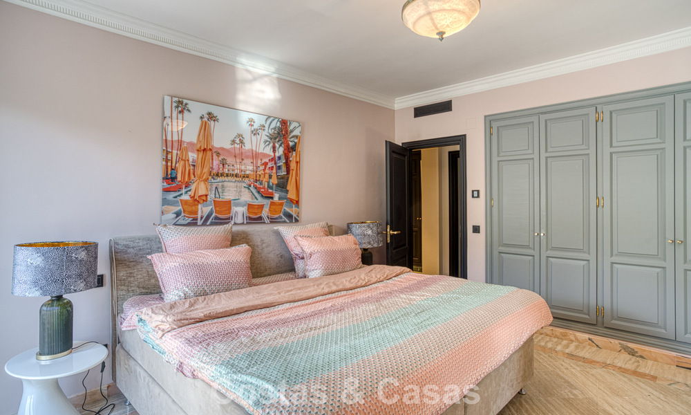 Luxe penthouse met zeezicht te koop in een gesloten gemeenschap aan Marbella's begeerde Golden Mile 778612