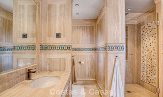 Luxe penthouse met zeezicht te koop in een gesloten gemeenschap aan Marbella's begeerde Golden Mile 778617 