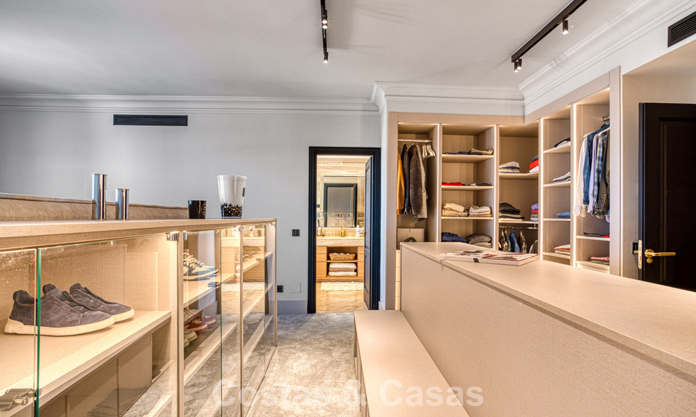 Luxe penthouse met zeezicht te koop in een gesloten gemeenschap aan Marbella's begeerde Golden Mile 778619