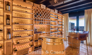 Luxe penthouse met zeezicht te koop in een gesloten gemeenschap aan Marbella's begeerde Golden Mile 778622 