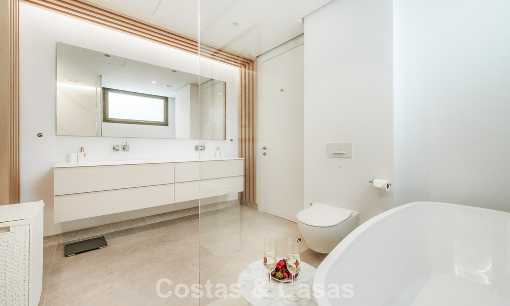 Prestigieus 3-slaapkamer appartement te koop met formidabel uitzicht op zee, golf en bergen in La Quinta, Marbella - Benahavis 778726