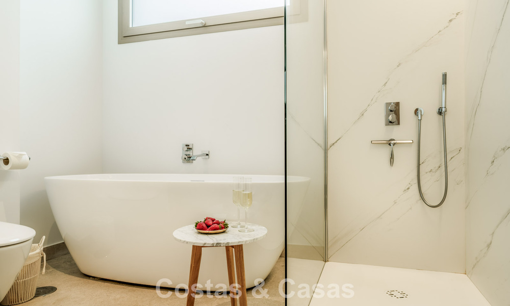 Prestigieus 3-slaapkamer appartement te koop met formidabel uitzicht op zee, golf en bergen in La Quinta, Marbella - Benahavis 778734