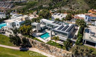 Instapklare, moderne villa te koop, grenzend aan de golfbaan in een begeerde villawijk van Marbella - Benahavis 778709 