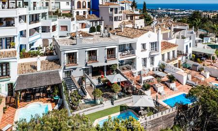 Ruim rijhuis te koop met zeezicht in een omheinde urbanisatie in de heuvels van Marbella - Benahavis 778920