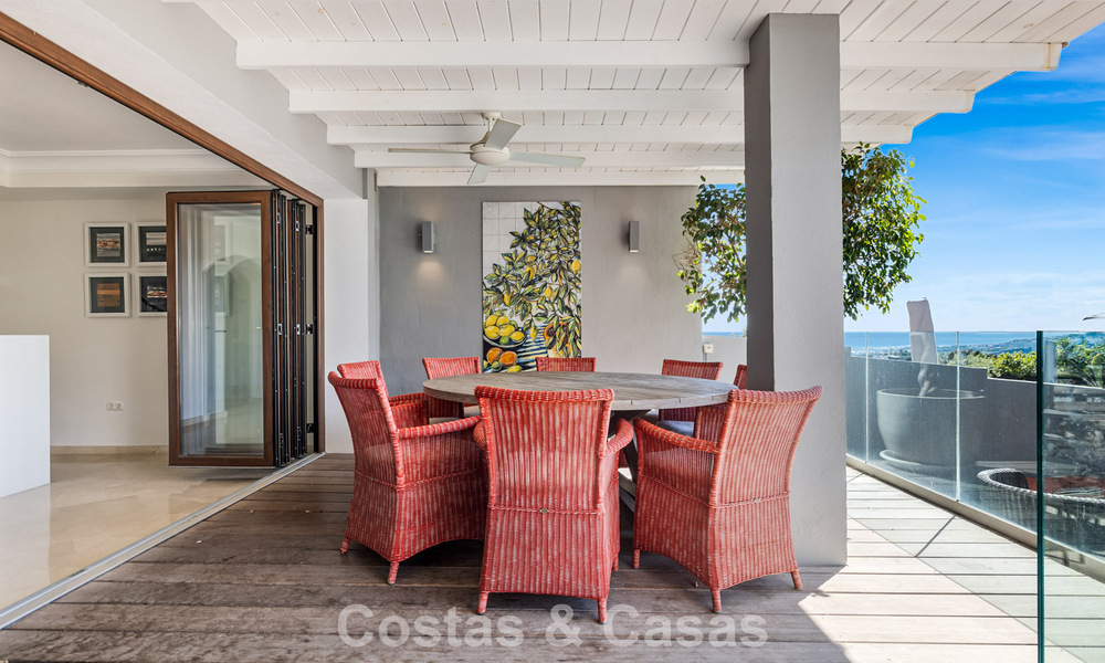 Ruim rijhuis te koop met zeezicht in een omheinde urbanisatie in de heuvels van Marbella - Benahavis 778934