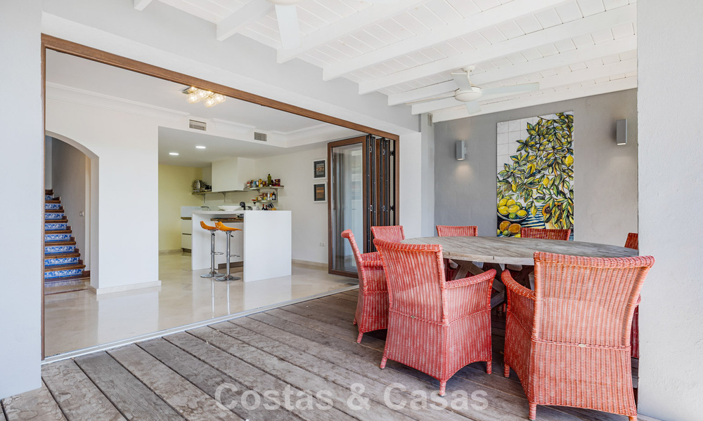 Ruim rijhuis te koop met zeezicht in een omheinde urbanisatie in de heuvels van Marbella - Benahavis 778936