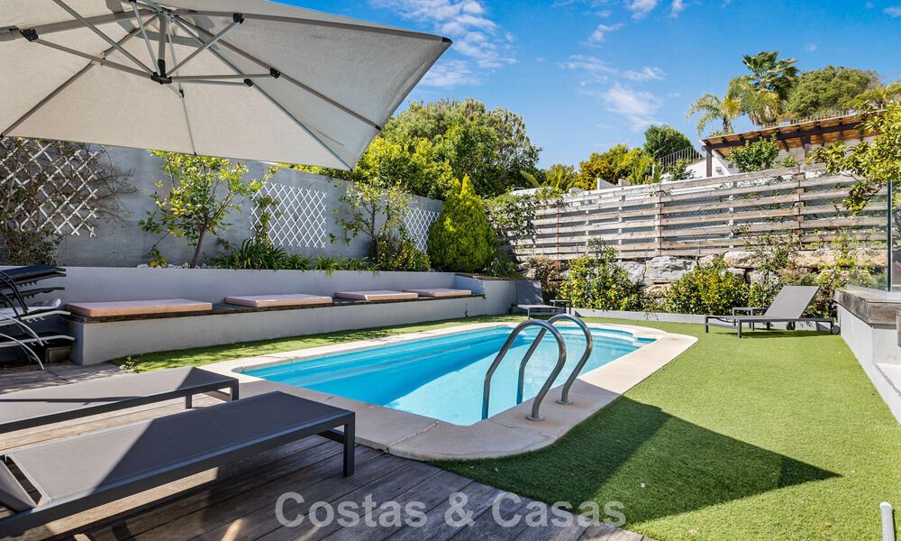 Ruim rijhuis te koop met zeezicht in een omheinde urbanisatie in de heuvels van Marbella - Benahavis 778939