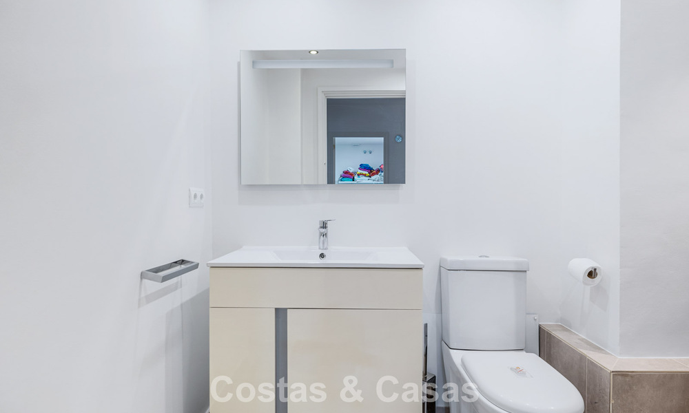 Ruim rijhuis te koop met zeezicht in een omheinde urbanisatie in de heuvels van Marbella - Benahavis 778944