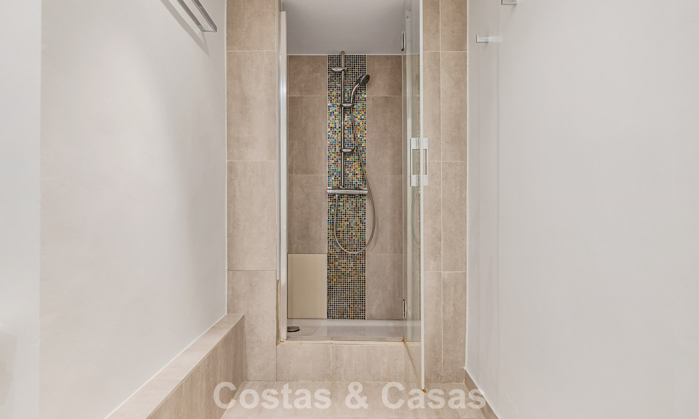 Ruim rijhuis te koop met zeezicht in een omheinde urbanisatie in de heuvels van Marbella - Benahavis 778945