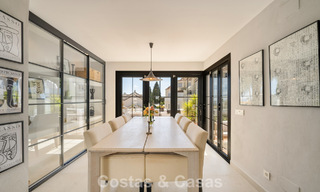 Prachtig gerenoveerd herenhuis in een tijdloze Andalusische stijl met zeezicht te koop gelegen op de Golden Mile van Marbella 778965 