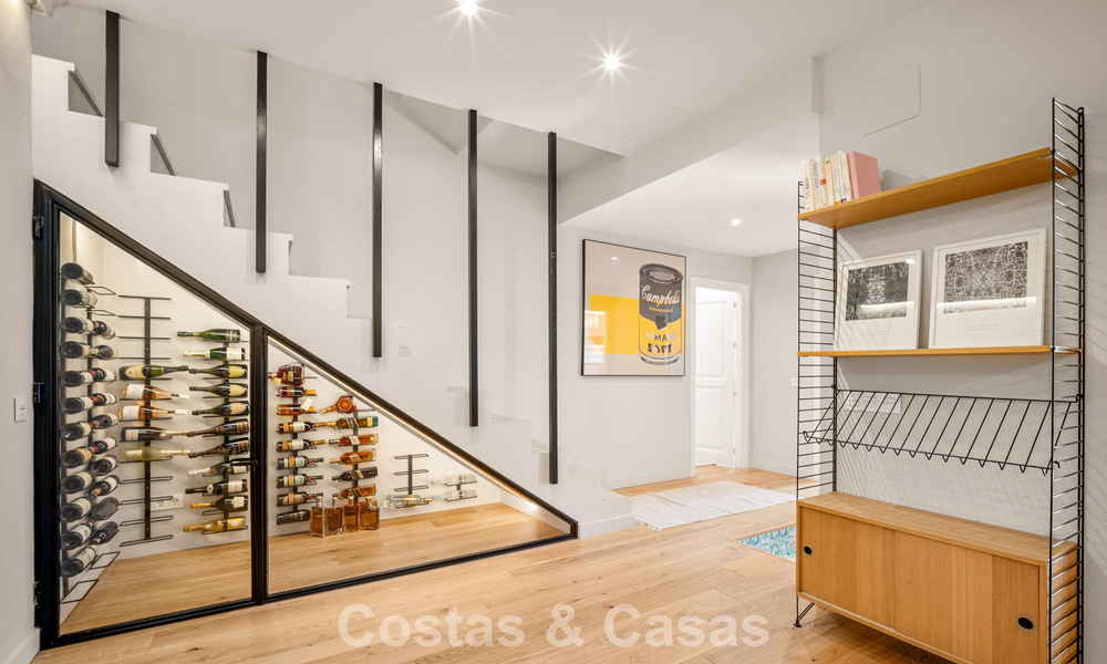 Prachtig gerenoveerd herenhuis in een tijdloze Andalusische stijl met zeezicht te koop gelegen op de Golden Mile van Marbella 778982