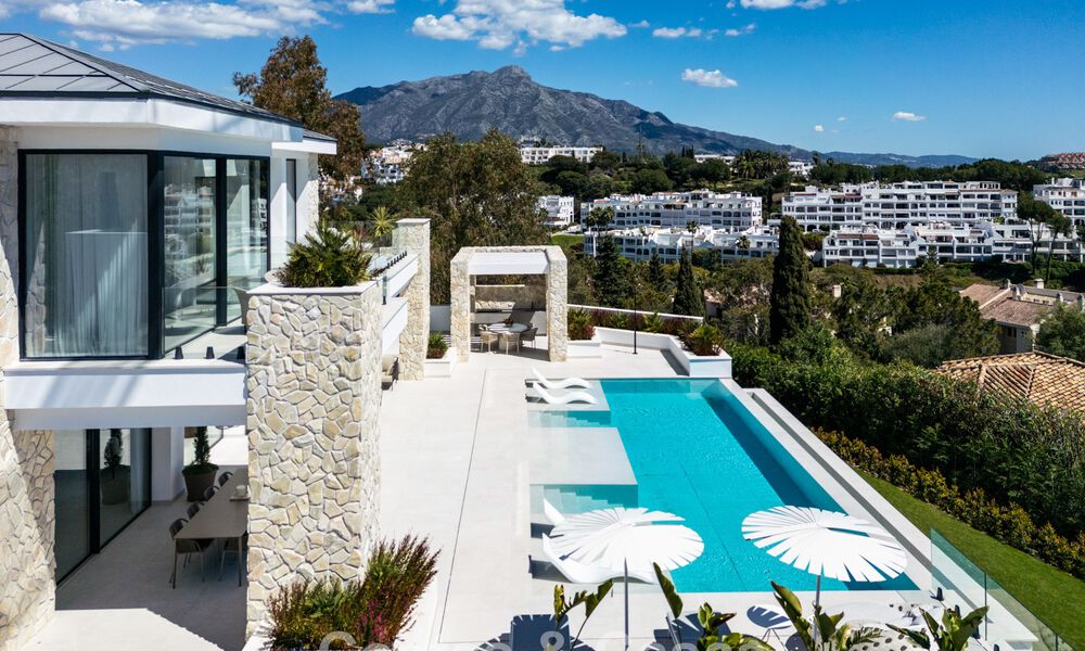 Gloednieuwe modernistische luxevilla te koop in de exclusieve gated woonwijk van La Quinta, Marbella - Benahavis 779032