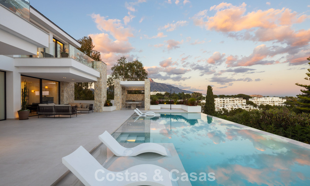 Gloednieuwe modernistische luxevilla te koop in de exclusieve gated woonwijk van La Quinta, Marbella - Benahavis 779034