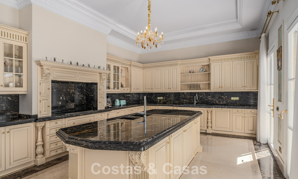 Opmerkelijk, presidentiëel paleis te koop, in de vooraanstaande, gated gemeenschap van Sierra Blanca in Marbella 779323