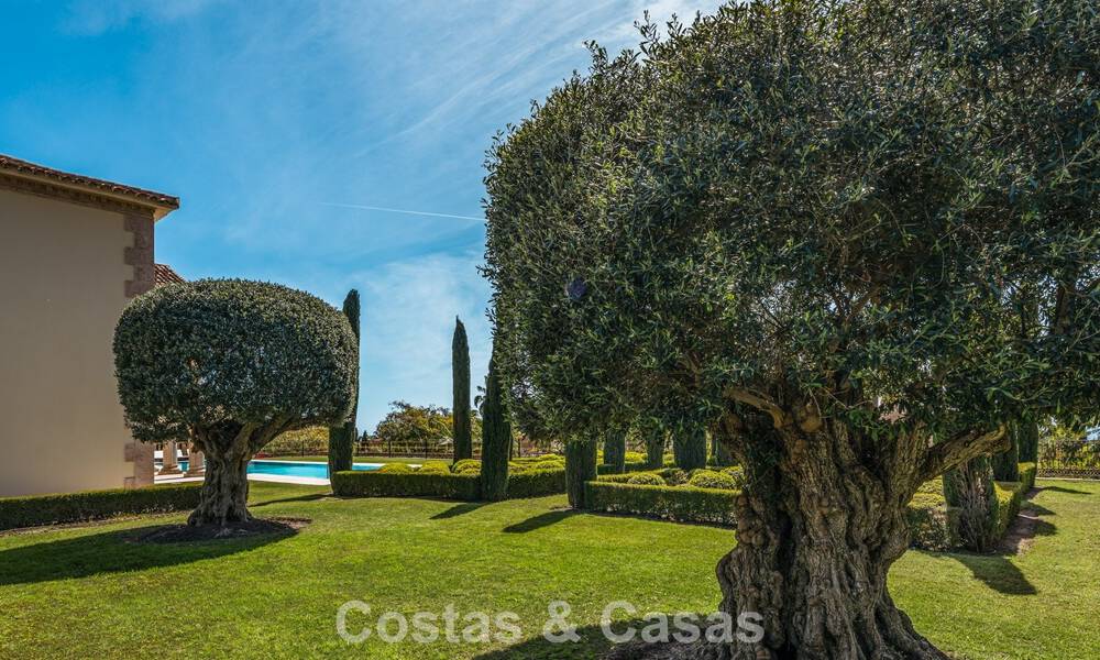 Opmerkelijk, presidentiëel paleis te koop, in de vooraanstaande, gated gemeenschap van Sierra Blanca in Marbella 779335