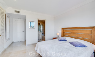 Zonnig en ruim hoekappartement met panoramische vergezichten te koop in de heuvels van Nueva Andalucia, Marbella 779579 