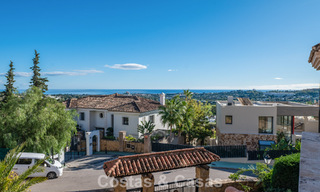 Zonnig en ruim hoekappartement met panoramische vergezichten te koop in de heuvels van Nueva Andalucia, Marbella 779581 
