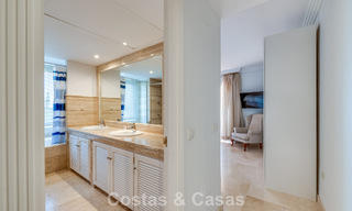 Zonnig en ruim hoekappartement met panoramische vergezichten te koop in de heuvels van Nueva Andalucia, Marbella 779583 