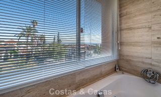 Zonnig en ruim hoekappartement met panoramische vergezichten te koop in de heuvels van Nueva Andalucia, Marbella 779585 