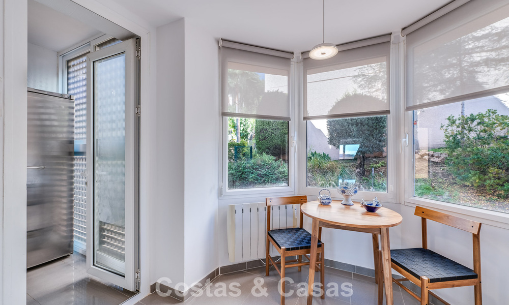 Zonnig en ruim hoekappartement met panoramische vergezichten te koop in de heuvels van Nueva Andalucia, Marbella 779589