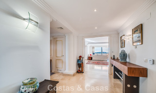 Zonnig en ruim hoekappartement met panoramische vergezichten te koop in de heuvels van Nueva Andalucia, Marbella 779591 