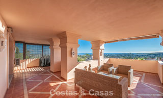 Zonnig en ruim hoekappartement met panoramische vergezichten te koop in de heuvels van Nueva Andalucia, Marbella 779605 