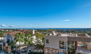 Zonnig en ruim hoekappartement met panoramische vergezichten te koop in de heuvels van Nueva Andalucia, Marbella 779609 