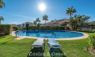 Zonnig en ruim hoekappartement met panoramische vergezichten te koop in de heuvels van Nueva Andalucia, Marbella 779614 