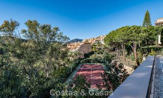 Zonnig en ruim hoekappartement met panoramische vergezichten te koop in de heuvels van Nueva Andalucia, Marbella 779616 