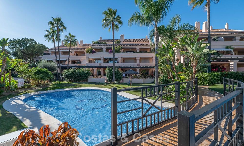Zonnig en ruim hoekappartement met panoramische vergezichten te koop in de heuvels van Nueva Andalucia, Marbella 779624