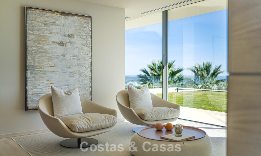Nieuwe, gesofisticeerde luxevilla te koop in een private, permanent bewaakte gemeenschap van Sotogrande, Costa del Sol 779272