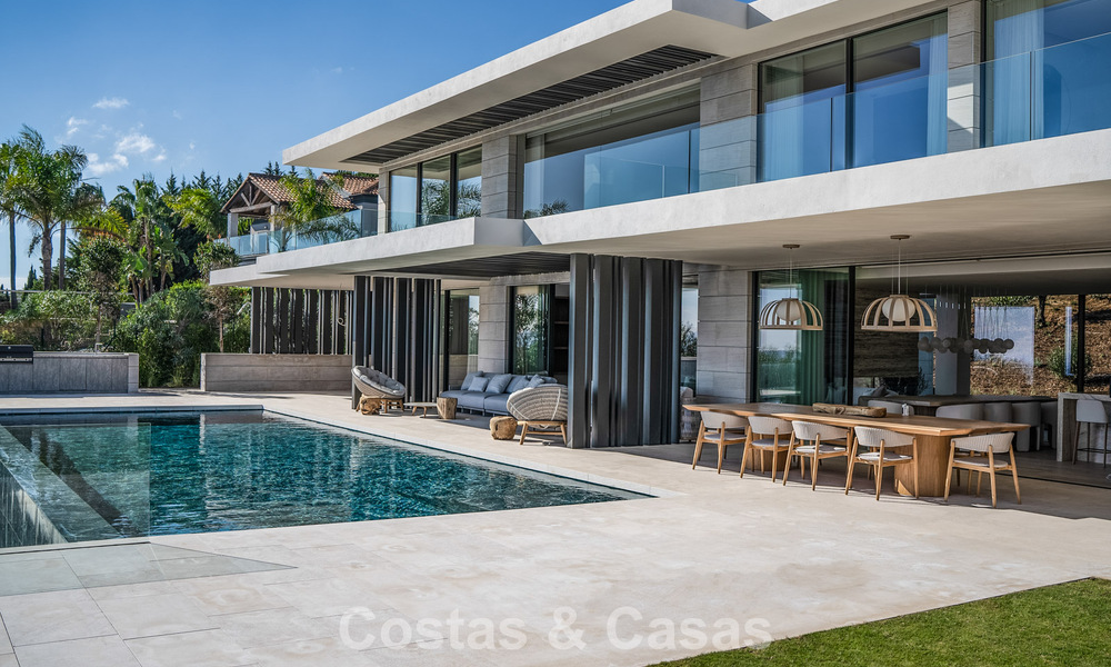 Nieuwe, gesofisticeerde luxevilla te koop in een private, permanent bewaakte gemeenschap van Sotogrande, Costa del Sol 779276