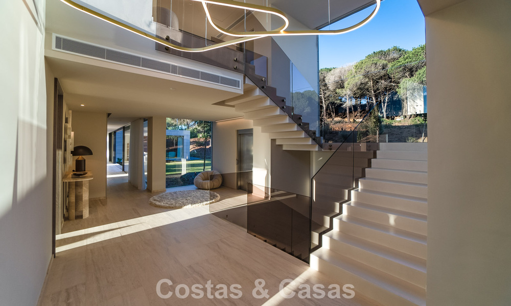 Nieuwe, gesofisticeerde luxevilla te koop in een private, permanent bewaakte gemeenschap van Sotogrande, Costa del Sol 779281