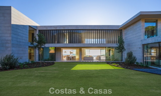 Nieuwe, gesofisticeerde luxevilla te koop in een private, permanent bewaakte gemeenschap van Sotogrande, Costa del Sol 779287 