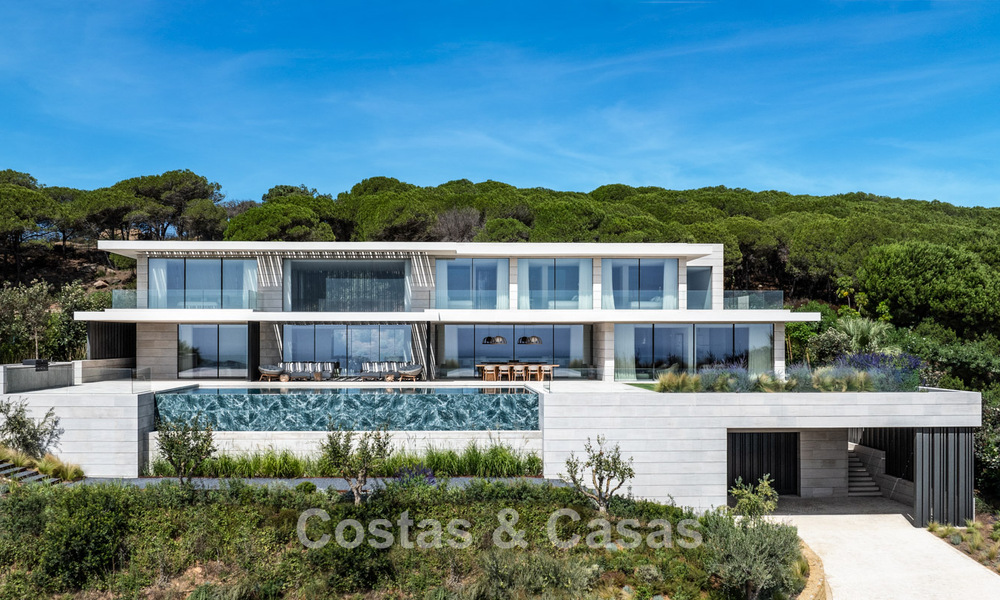 Nieuwe, gesofisticeerde luxevilla te koop in een private, permanent bewaakte gemeenschap van Sotogrande, Costa del Sol 779293
